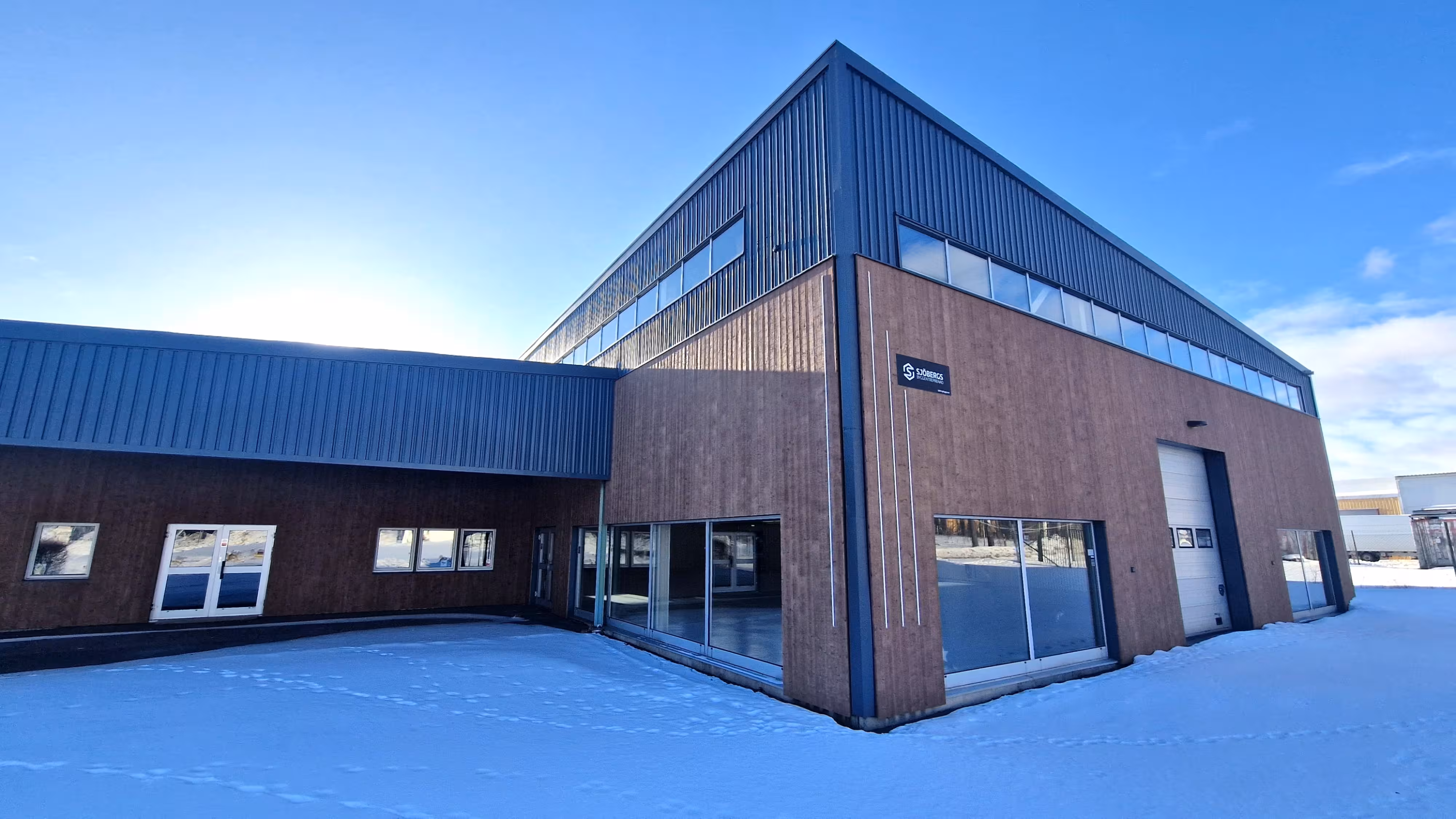 Fönsterbleck och plåtdetaljer i kulör RAL7011